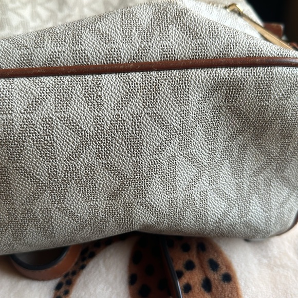 Michael kors backpack - Picture 4 of 9